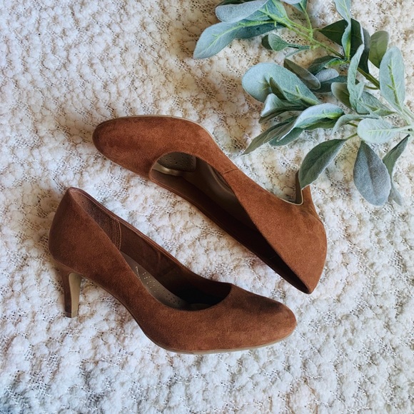 dexflex comfort Shoes - SOLD!! ✨•Suede heels•